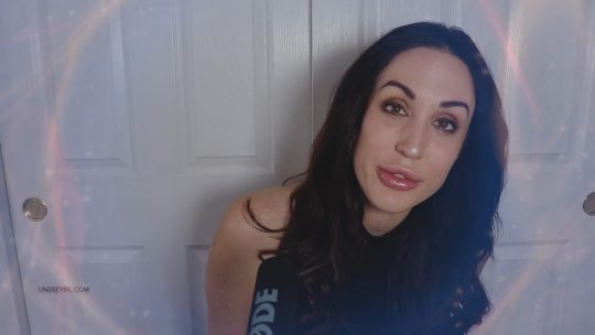 Lindsey Leigh starring in video ‘Positive Vibes ASMR’